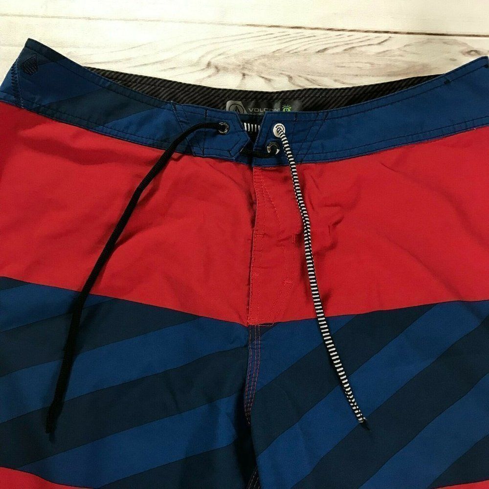 Volcom Mens Mod Tech Red Blue Board Shorts Size 36 - Picture 4 of 10